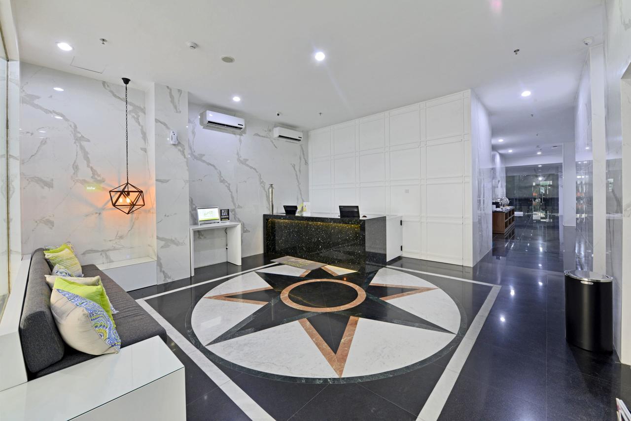 Whiz Hotel Falatehan Джакарта Экстерьер фото