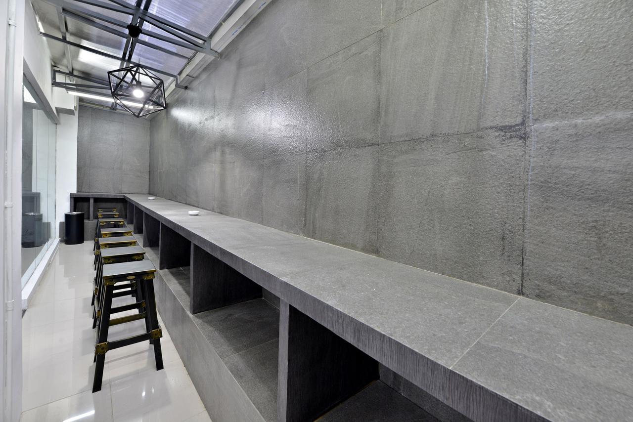 Whiz Hotel Falatehan Джакарта Экстерьер фото